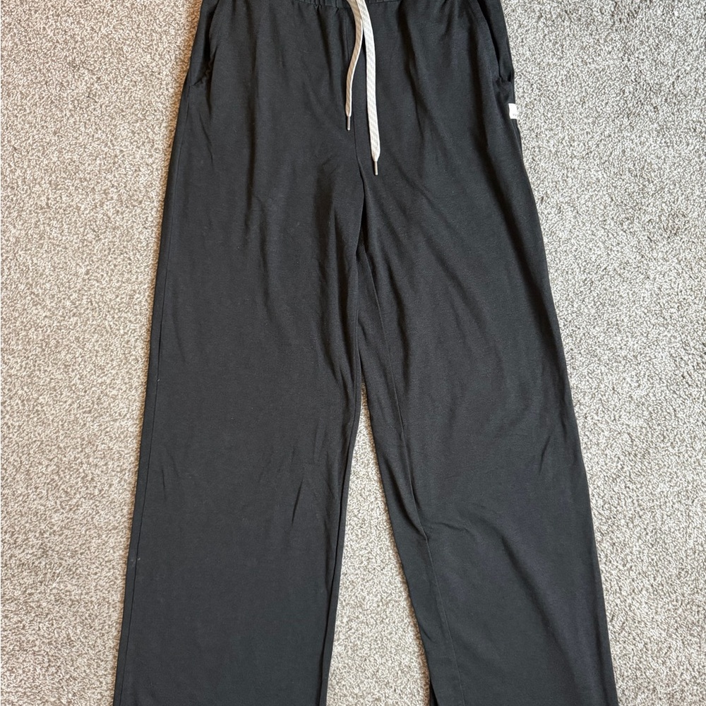 Vuori Essential Halo Wide Leg Pant- Black